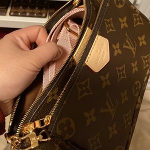 📌sold📌Multi pochette pink strap